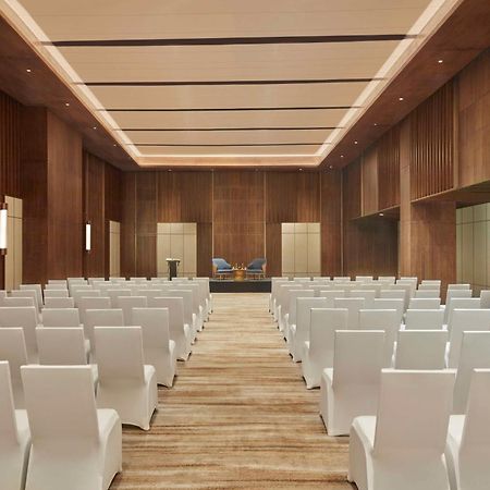 Hilton Gurugram Baani City Centre グルガウン エクステリア 写真