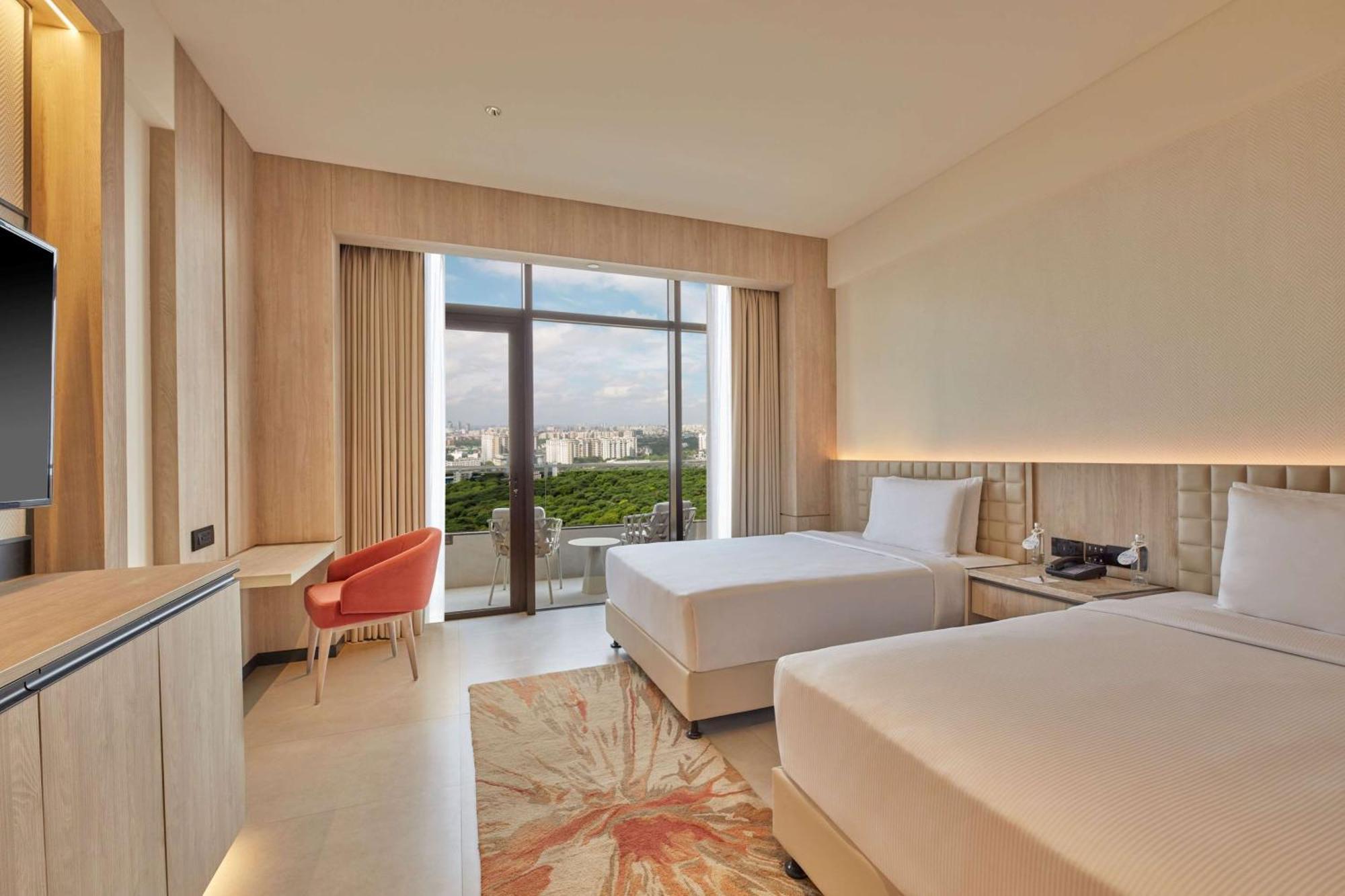 Hilton Gurugram Baani City Centre グルガウン エクステリア 写真