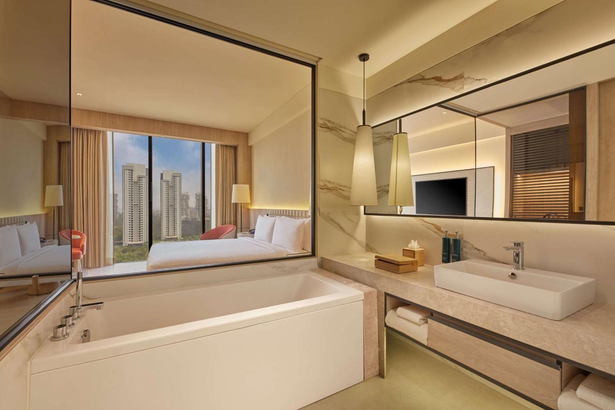 Hilton Gurugram Baani City Centre グルガウン エクステリア 写真