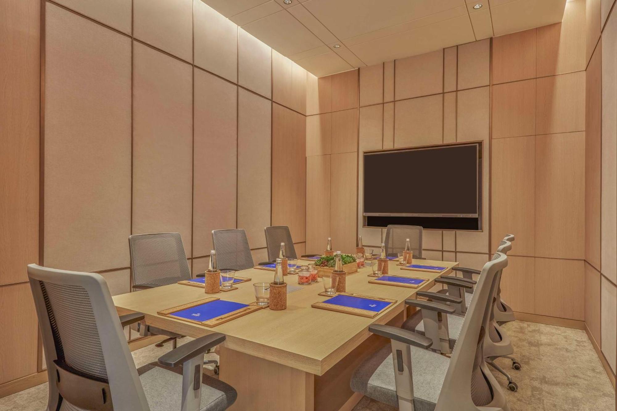 Hilton Gurugram Baani City Centre グルガウン エクステリア 写真