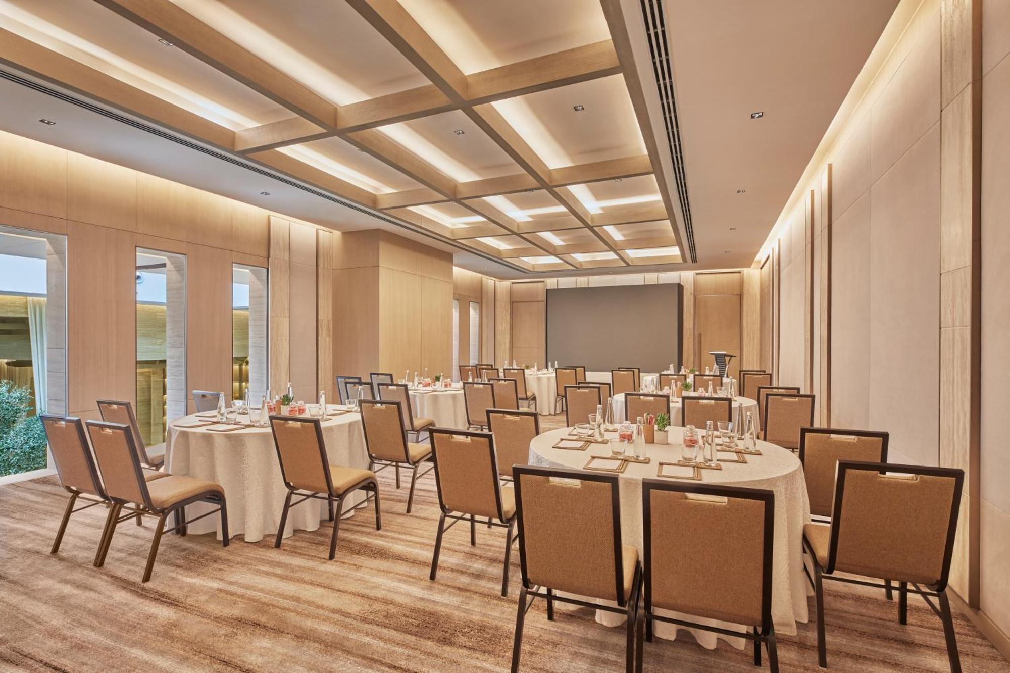 Hilton Gurugram Baani City Centre グルガウン エクステリア 写真