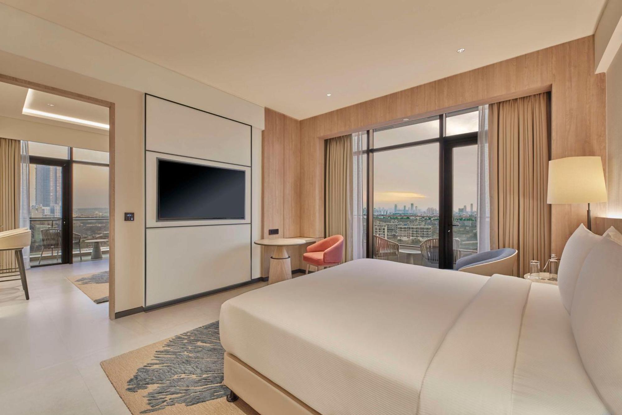 Hilton Gurugram Baani City Centre グルガウン エクステリア 写真