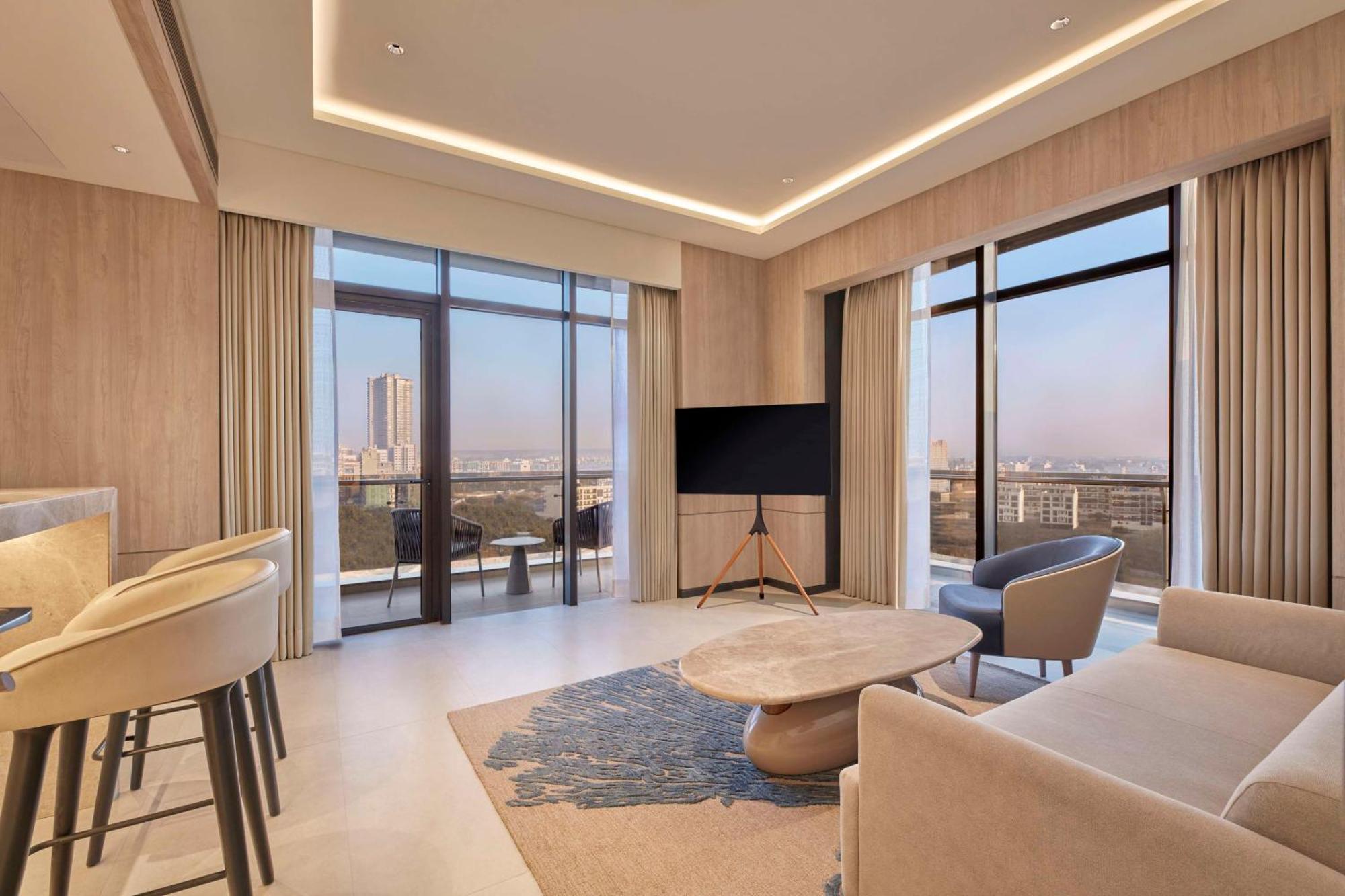 Hilton Gurugram Baani City Centre グルガウン エクステリア 写真