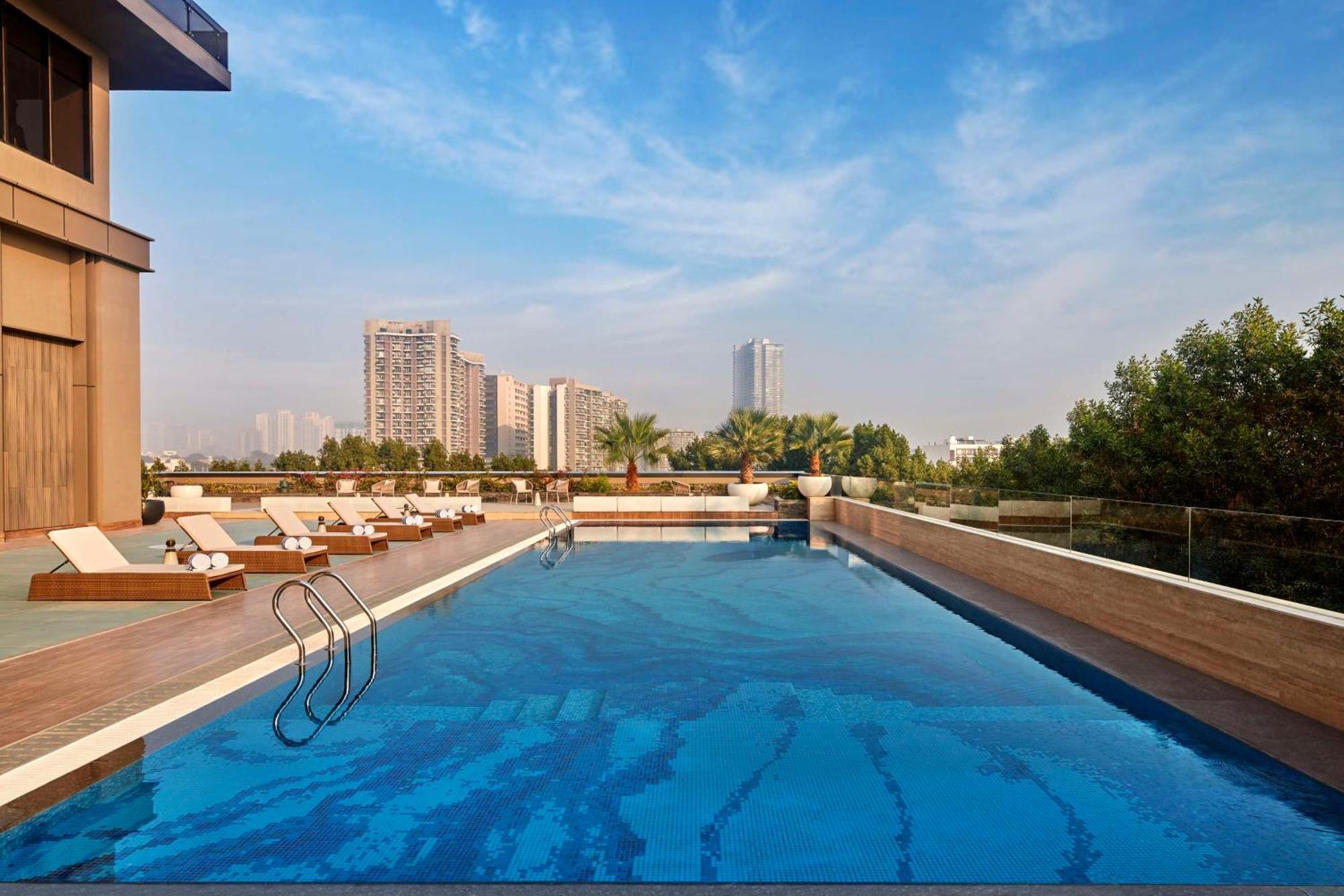 Hilton Gurugram Baani City Centre グルガウン エクステリア 写真
