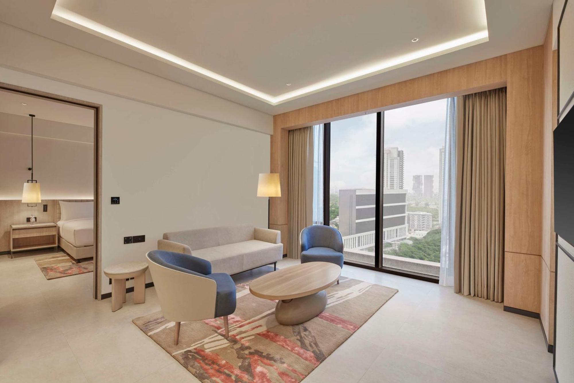 Hilton Gurugram Baani City Centre グルガウン エクステリア 写真